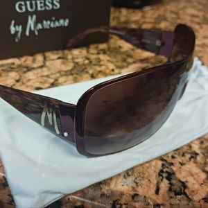 *NEVER WORN* Guess by Marciano women's sunglasses